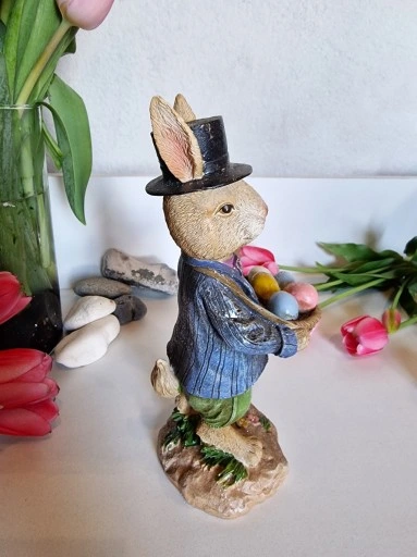 FIGURKA - WIELKANOCNY ZAJĄC KRÓLIK Z PISANKAMI III