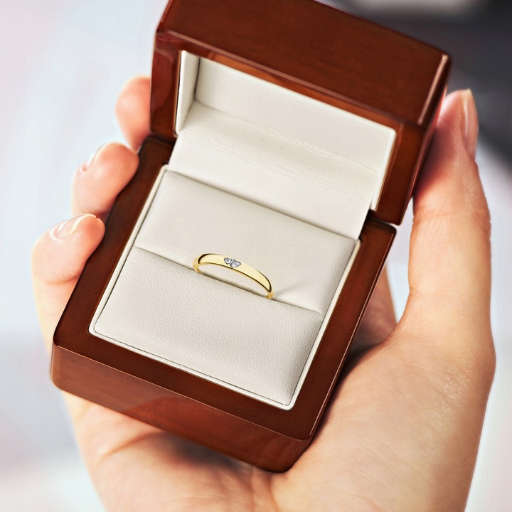 ZŁOTY PIERŚCIONEK ZARĘCZYNOWY 333 8K CYRKONIA r20