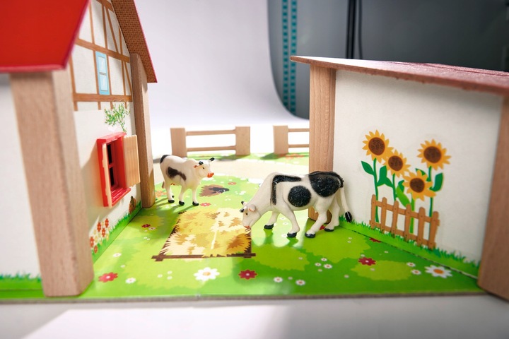 DUŻA DREWNIANA FARMA ZAGRODA + FIGURKI ZWIERZĄT KONIE ŚWINKI STAJNIA 25 EL.