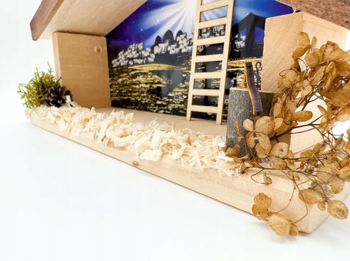 SZOPKA BOŻONARODZENIOWA DREWNIANA Z OŚWIETLENIEM NATURALNA + FIGURY 9 CM