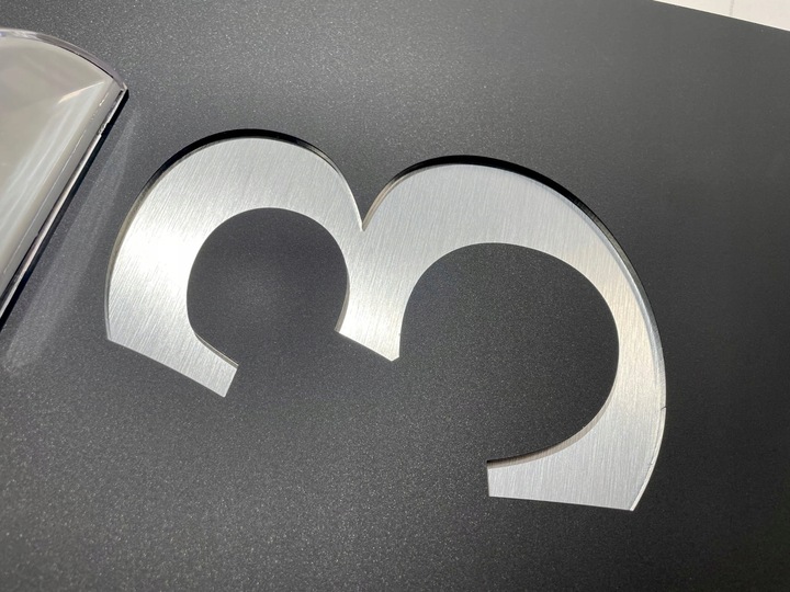 Tabliczka z numerem domu podświetlana solarna 30x40 Tablica Numer Domu