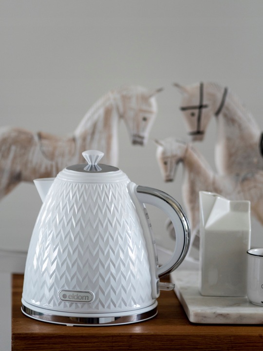 CZAJNIK ELEKTRYCZNY BEZPRZEWODOWY 1,7l C265 ELDOM BIAŁY