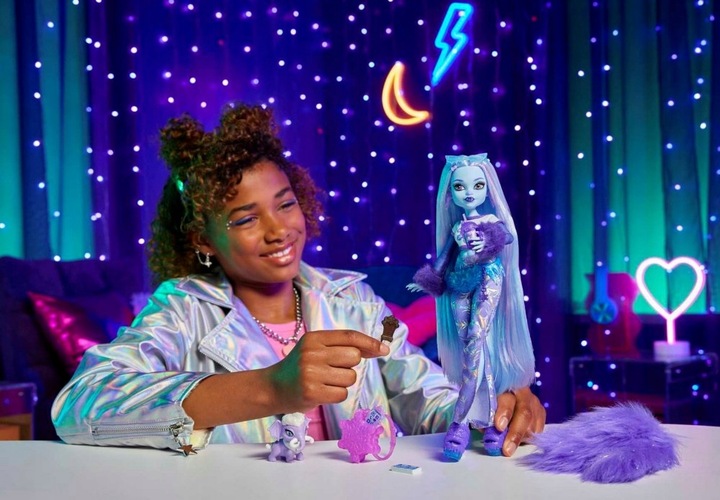 Monster High Lalka podstawowa Abbey Bominable + zwierzątko Mamut HNF64