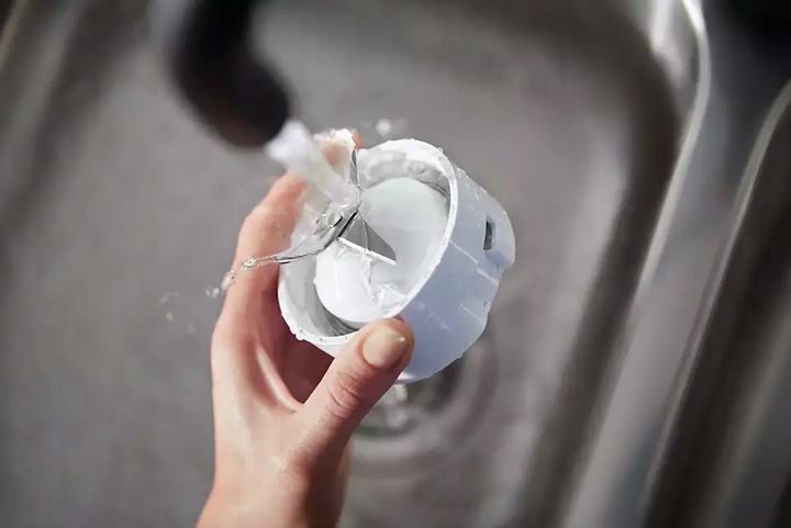 BLENDER KIELICHOWY PHILIPS HR2041/00 450W 1,9l KRUSZENIE LODU BIAŁY