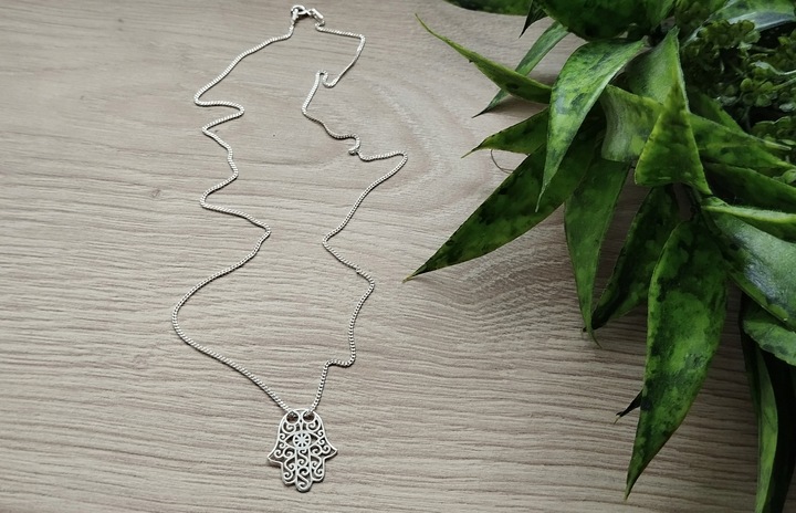 NASZYJNIK SREBRNY łańcuszek z zawieszką HAMSA RĘKA FATIMY CELEBRYTKA 45 cm