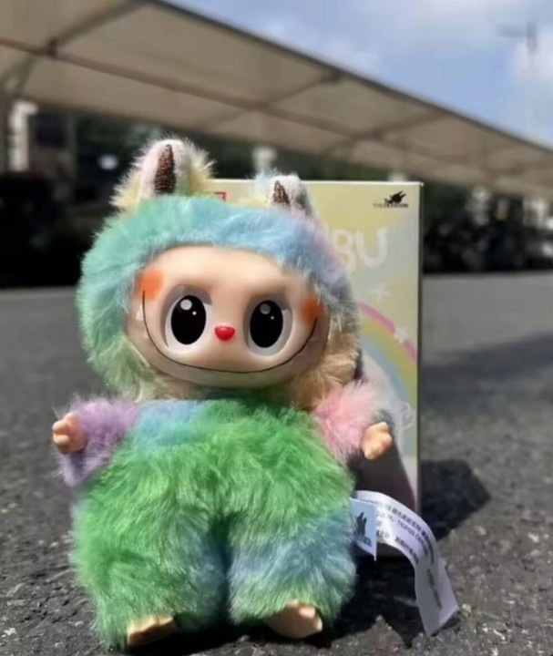 MASKOTKA LALKA LALECZKA BRELOK FIGURKA PLUSZAK Secret LABUBU tęczowy