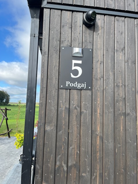 Tabliczka z numerem domu podświetlana solarna 30x40 Tablica Numer Domu