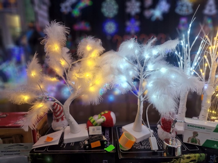 Drzewko led ozdobne z piórkami dekoracja BIAŁE CIEPŁE