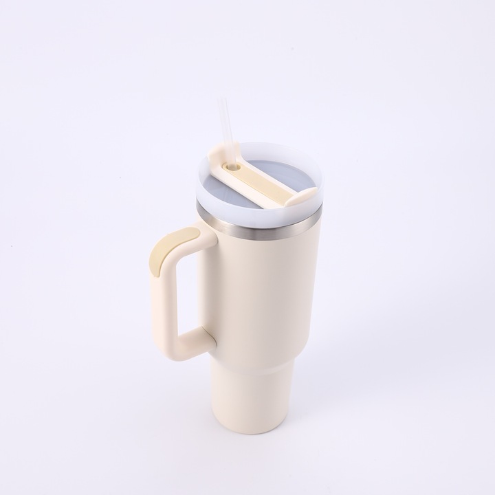 KUBEK TERMICZNY ZE SŁOMKĄ 1200ML KUBEK TERMICZNY ZE SŁOMKĄ KREMOWY