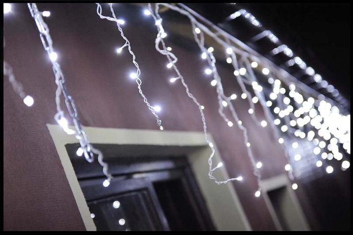 LAMPKI SOPLE KURTYNA 100 LED 6 m + ISKRA FLASH GRUBE