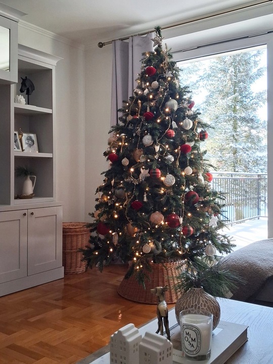 OSŁONA NA STOJAK POD CHIONKĘ WIKLINOWA FI 80 cm , KOSZ POD CHOINKĘ BIAŁY