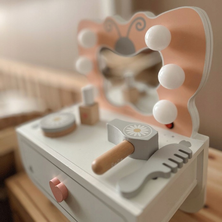 Drewniana mini toaletka dla dzieci Motylek z oświetleniem LED