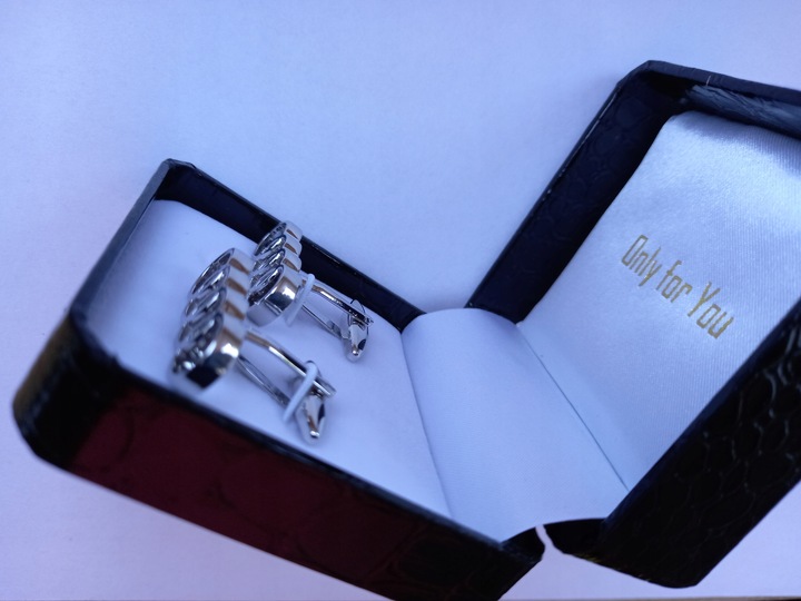 Ekskluzywne spinki do mankietów koszuli Audi