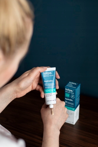 Hialuronowe serum-booster silnie nawilżające przeciw zmarszczkom TOŁPA 75ml