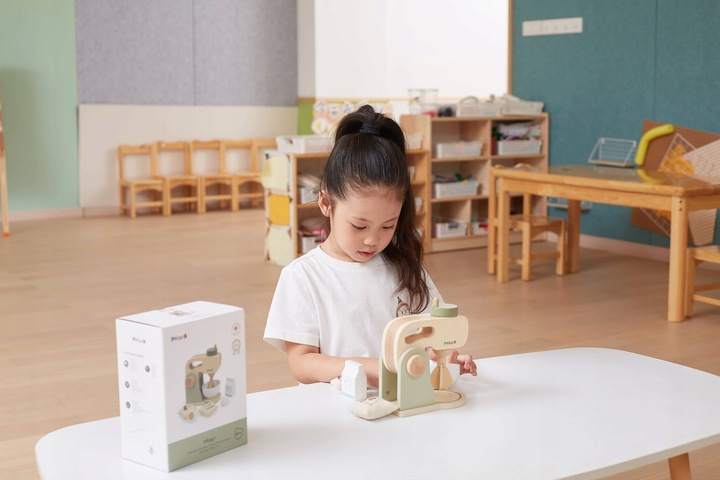 MIĘTOWY ROBOT KUCHENNY ZABAWKOWE MAŁE AGD MIKSER Z AKCESORIAMI 3+