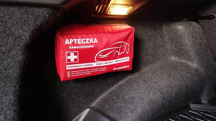 APTECZKA SAMOCHODOWA CAŁA EUROPA Z KOCEM TERMICZNYM USTNIK DIN 13164 PLUS