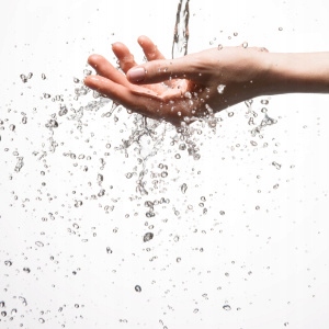 BATERIA UMYWALKOWA NISKA Z RUCHOMĄ WYLEWKĄ STOJĄCA CHROM SREBRNA