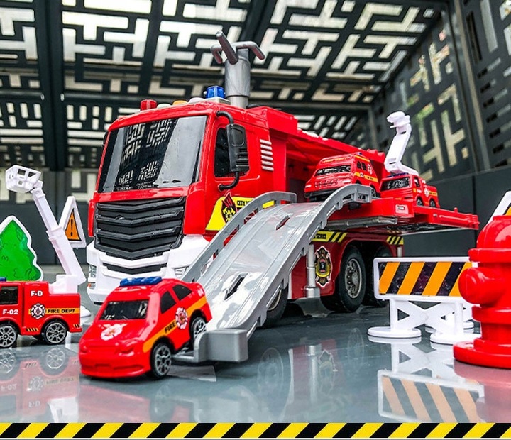 STRAŻ POŻARNA WÓZ SAMOCHÓD STRAŻACKI Z NAPĘDEM LEJE WODĄ ŚWIATŁO DŹWIĘK