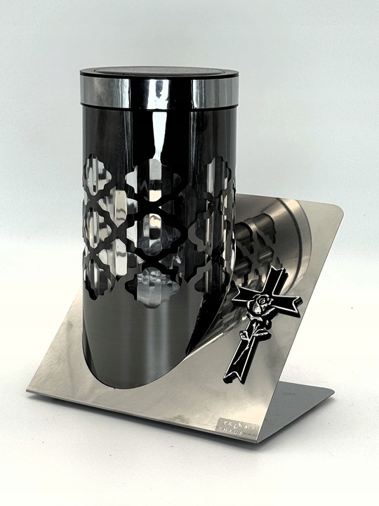 Premium Znicz Solarny na Chromowanej podstawie Motyw Czarnego Krzyża 23 cm