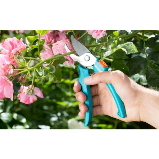 Zestaw narzędzi ogrodniczych z konewką GARDENA