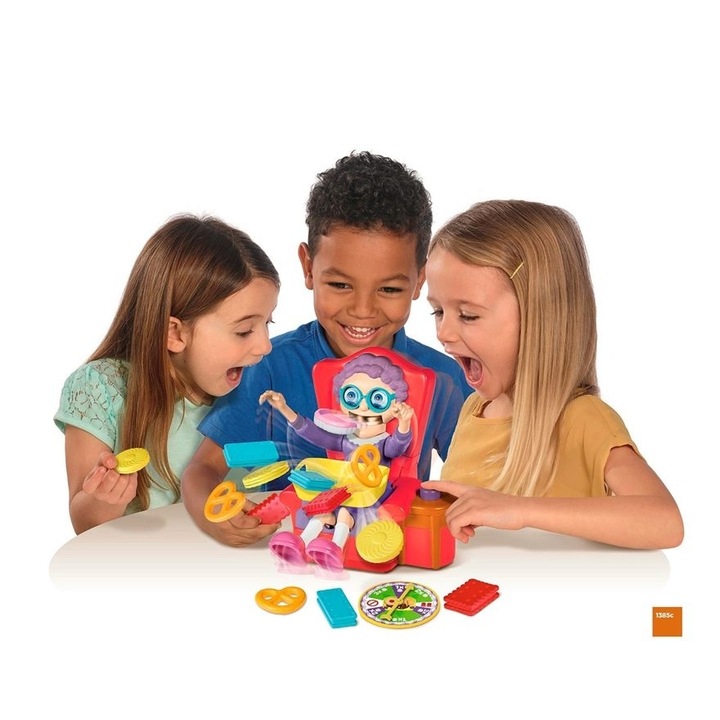 GRA ZRĘCZNOŚCIOWA ŁAKOCIE CHCIWEJ BABCI /TOMY/