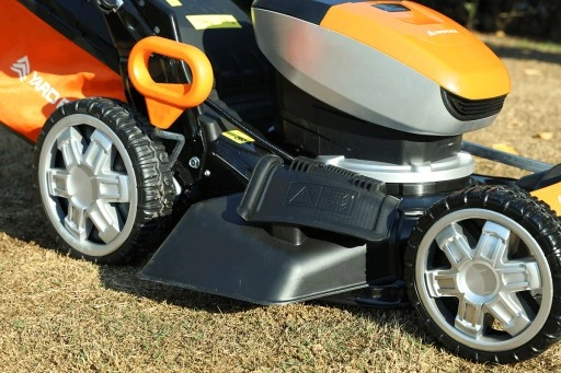 Kosiarka akumulatorowa 60L YF-LMC46 - YARD FORCE