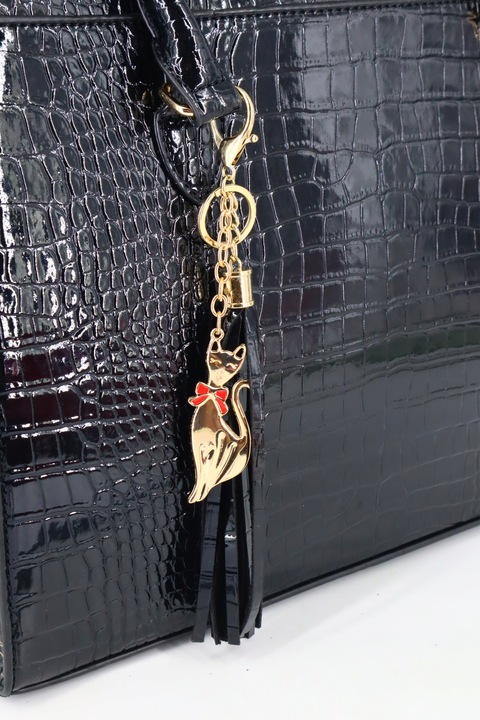 Torebka damska klasyczna duża do ręki lakierowana pojemna z brelokiem