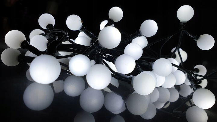 LAMPKI CHOINKOWE KULKI 100 LED ZIMNA BIEL 8 FUNKCJI IP44 NA CHOINKĘ CHOINKA