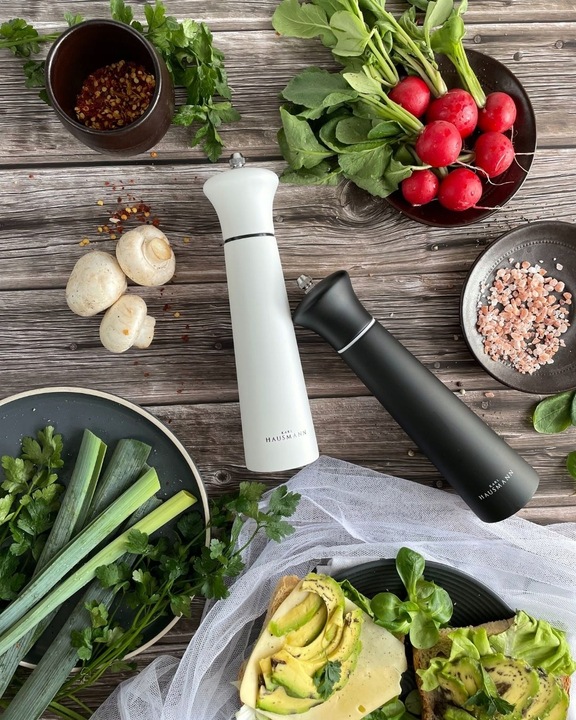 ZESTAW RĘCZNYCH MŁYNKÓW DO MIELENIA SOLI PIEPRZU PRZYPRAW BIAŁY I CZARNY