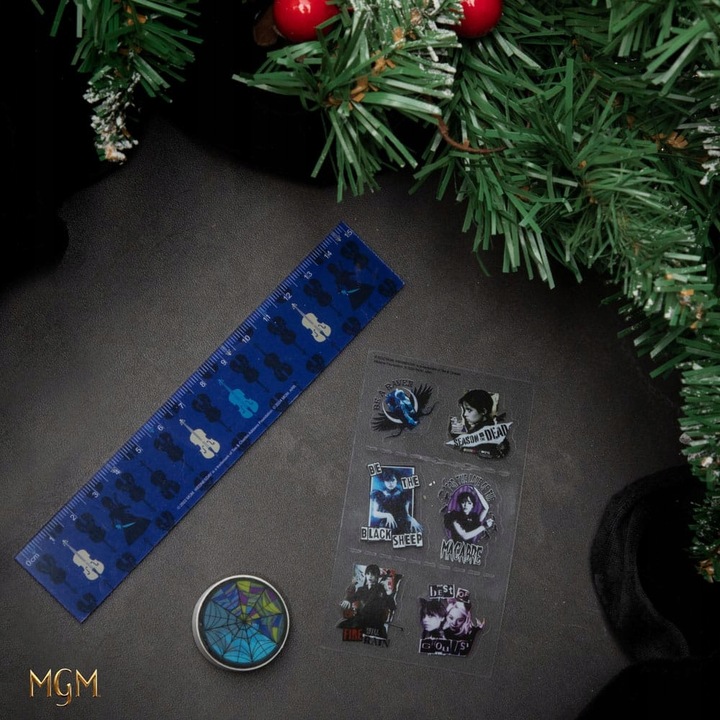 WEDNESDAY KALENDARZ ADWENTOWY 24 PREZENTY ORYGINALNY CINEREPLICAS 2024