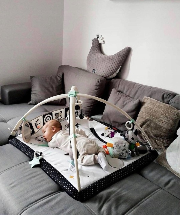 Mata edukacyjna z muzyką pałąk Magiczna Kraina czarno biała dla niemowląt