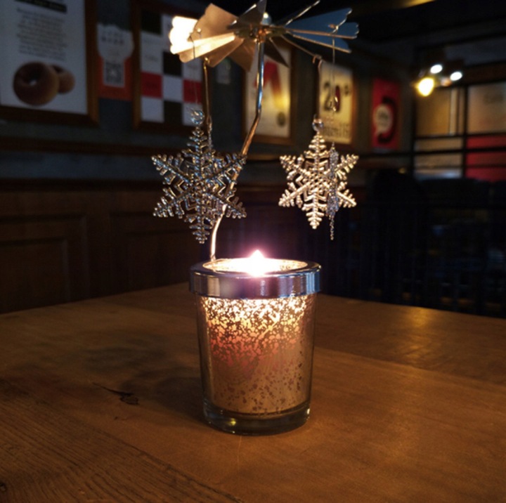 ŚWIECZNIK OBROTOWY ŚWIĄTECZNY OZDOBNY DONICZKA OZDOBA GWIAZDKI ZŁOTY AG712