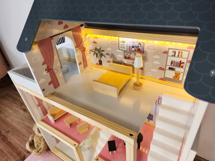DOMEK DLA LALEK DREWNIANY LED Akcesoria Laleczki 3 Poziomy Duży Mebelki