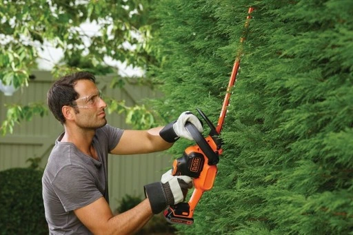 Nożyce akum. do żywopłotu 18V 2.0Ah Black & Decker