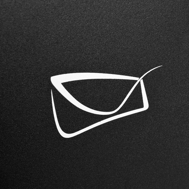 SKRZYNKA POCZTOWA NA LISTY Z NUMEREM DOMU ADRESEM NAZWĄ ULICY NAPISAMI