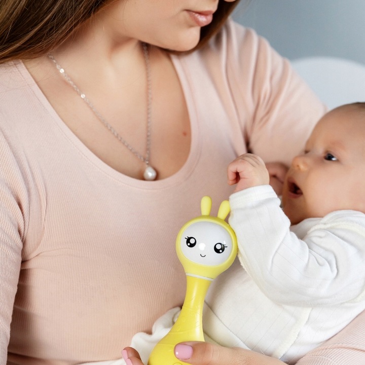 ALILO KRÓLICZEK INTERAKTYWNY SMARTY BUNNY Z MUZYKĄ Żółty R1 Grzechotka