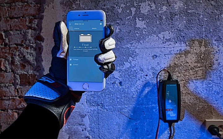 Blue Smart IP65s Charger 12/5 + DC connector