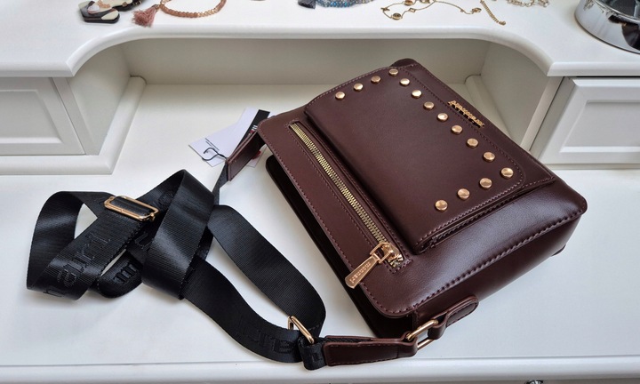 TOREBKA BRĄZOWA LISTONOSZKA MONNARI PASEK LOGO