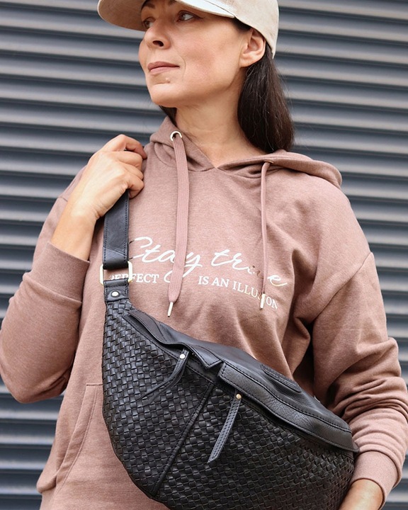 Torebka SKÓRZANA duża nerka PÓŁKSIĘŻYC listonoszka