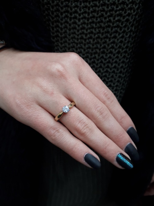 Złoty pierścionek zaręczynowy ONE WAY grawer r.20