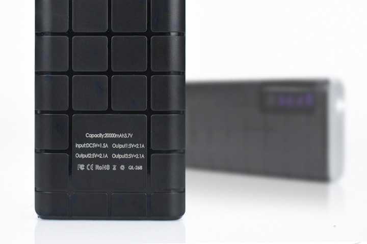 POWER-BANK POWERBANK 20000mAh 3.7V 3xUSB z latarką WYRAŹNYM Wyświetlaczem