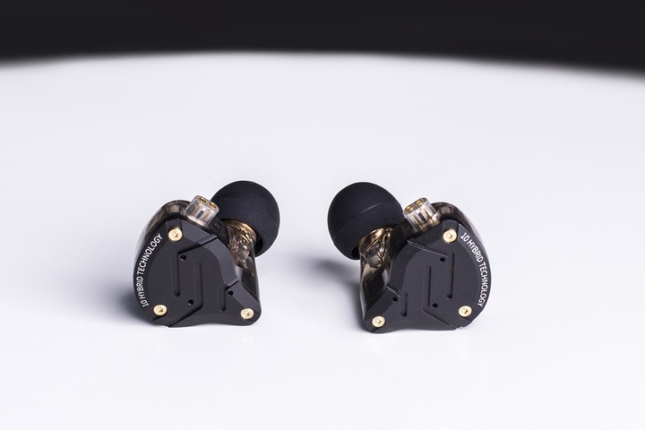 KZ ZS10 PRO armatura 2DD+8BA hybryda + GRATIS