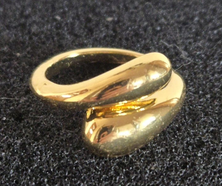 Piękny pozłacany pierścionek