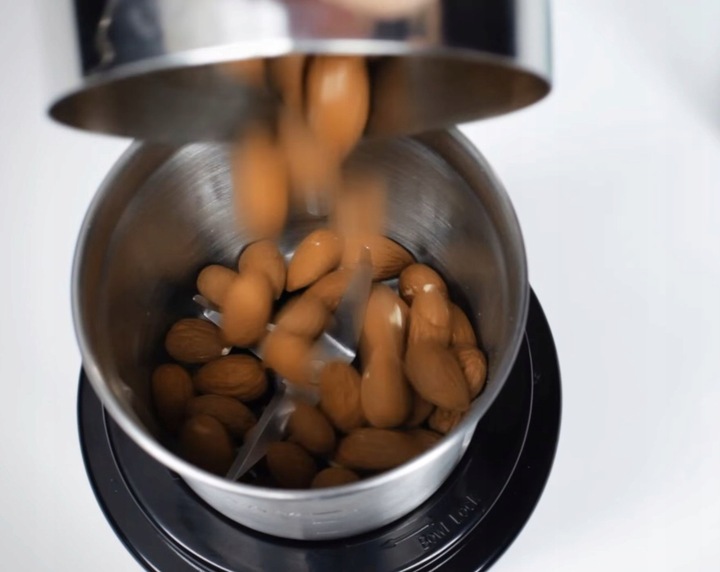 MŁYNEK DO KAWY NASION ORZECHÓW I ROZDRABNIACZ PROF