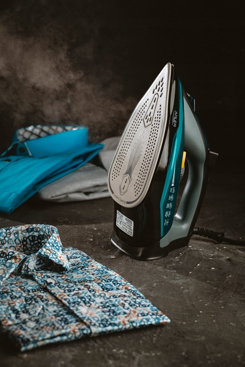 MOCNE ŻELAZKO PAROWE ZE STOPĄ CERAMICZNĄ 3000W