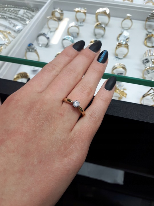 Złoty pierścionek zaręczynowy ONE WAY grawer r.8