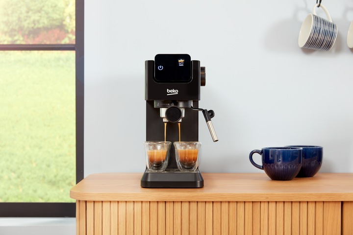 Ekspres ciśnieniowy kolbowy Beko CEP5302B Czarny LCD 15BAR