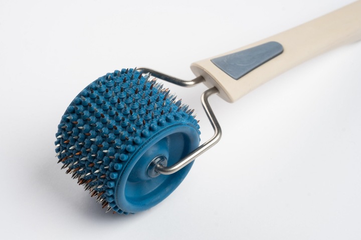 Aplikator LYAPKO WAŁEK z igłami do masażu twarzy NIEBIESKI + GRATIS