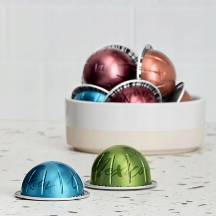 NESPRESSO EKSPRES DO KAWY NA KAPSUŁKI VERTUO POP + ZESTAW KAW 8004399035805