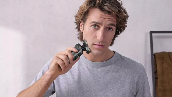 Golarka elektryczna Philips do golenia na sucho i na mokro SP9872/15